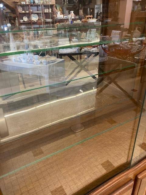 Display cabinet with 2 sliding doors