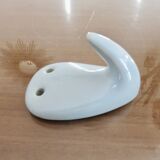 Patère art déco en porcelaine bleu pâle années 30 40