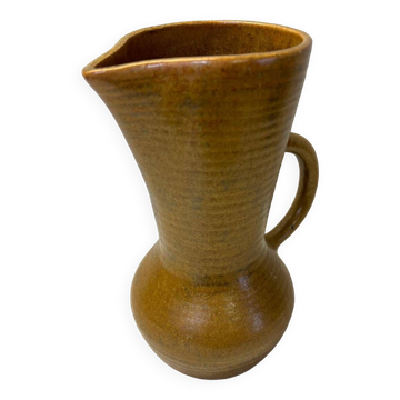 Pitcher digoin