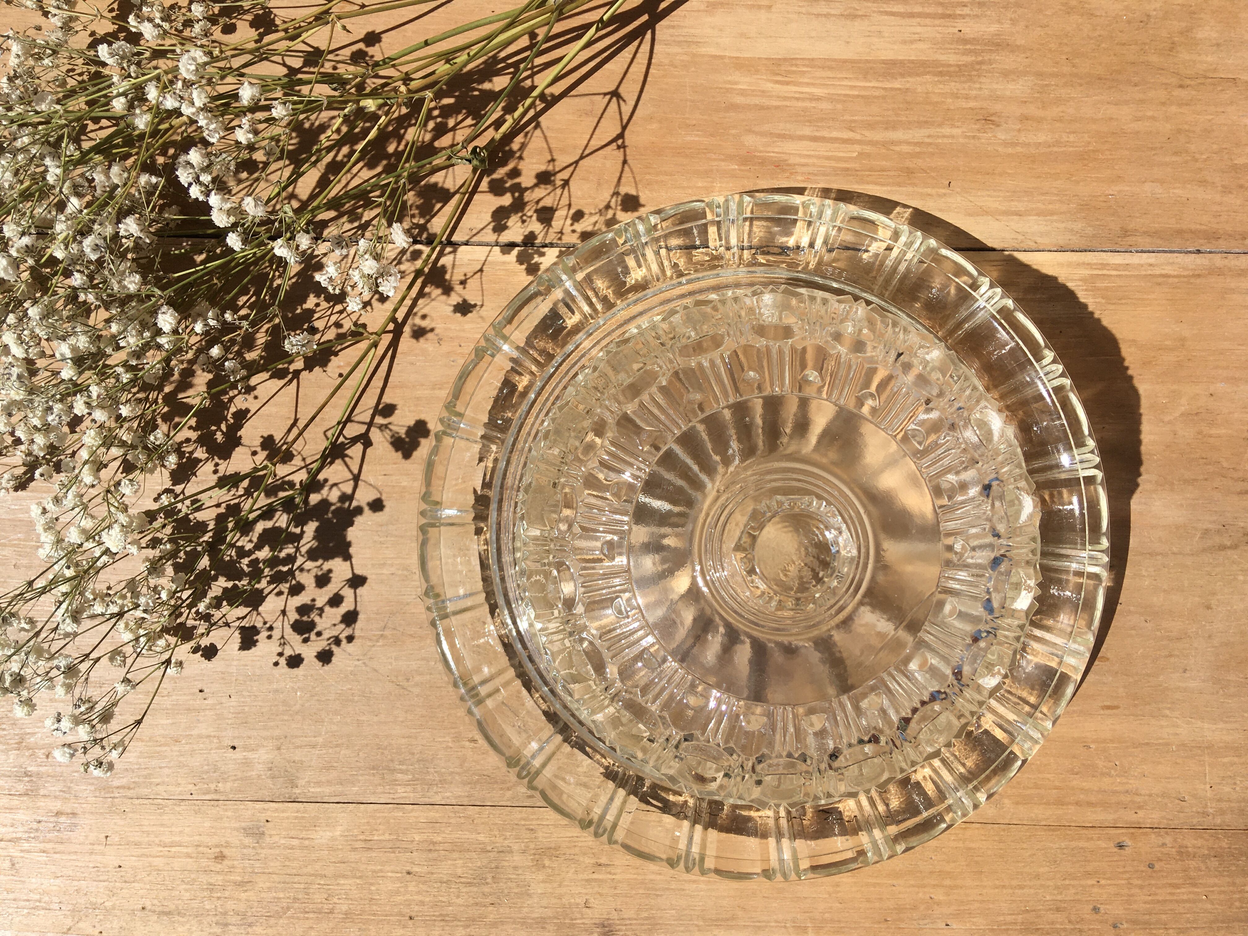 Glass bell with tray