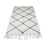 White wool carpet with diamonds