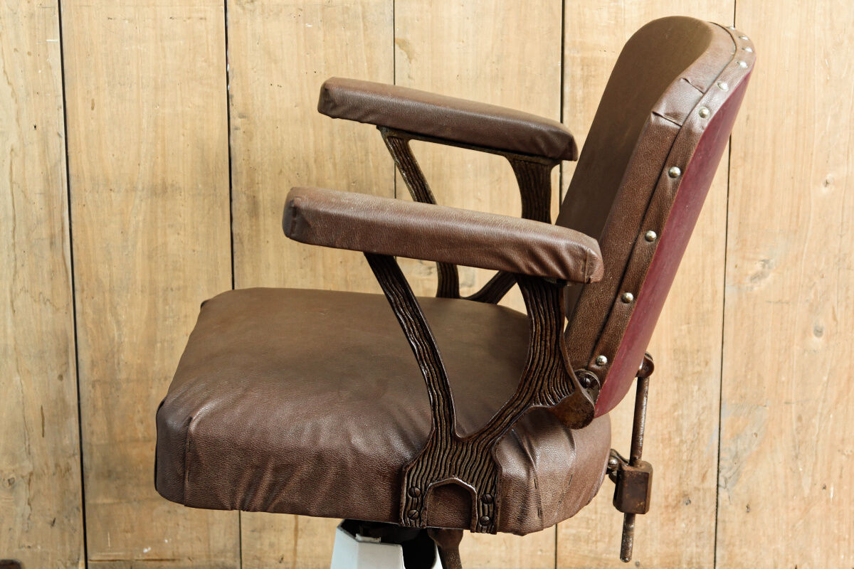 Hairdresser's armchair, early twentieth, enamelled cast iron