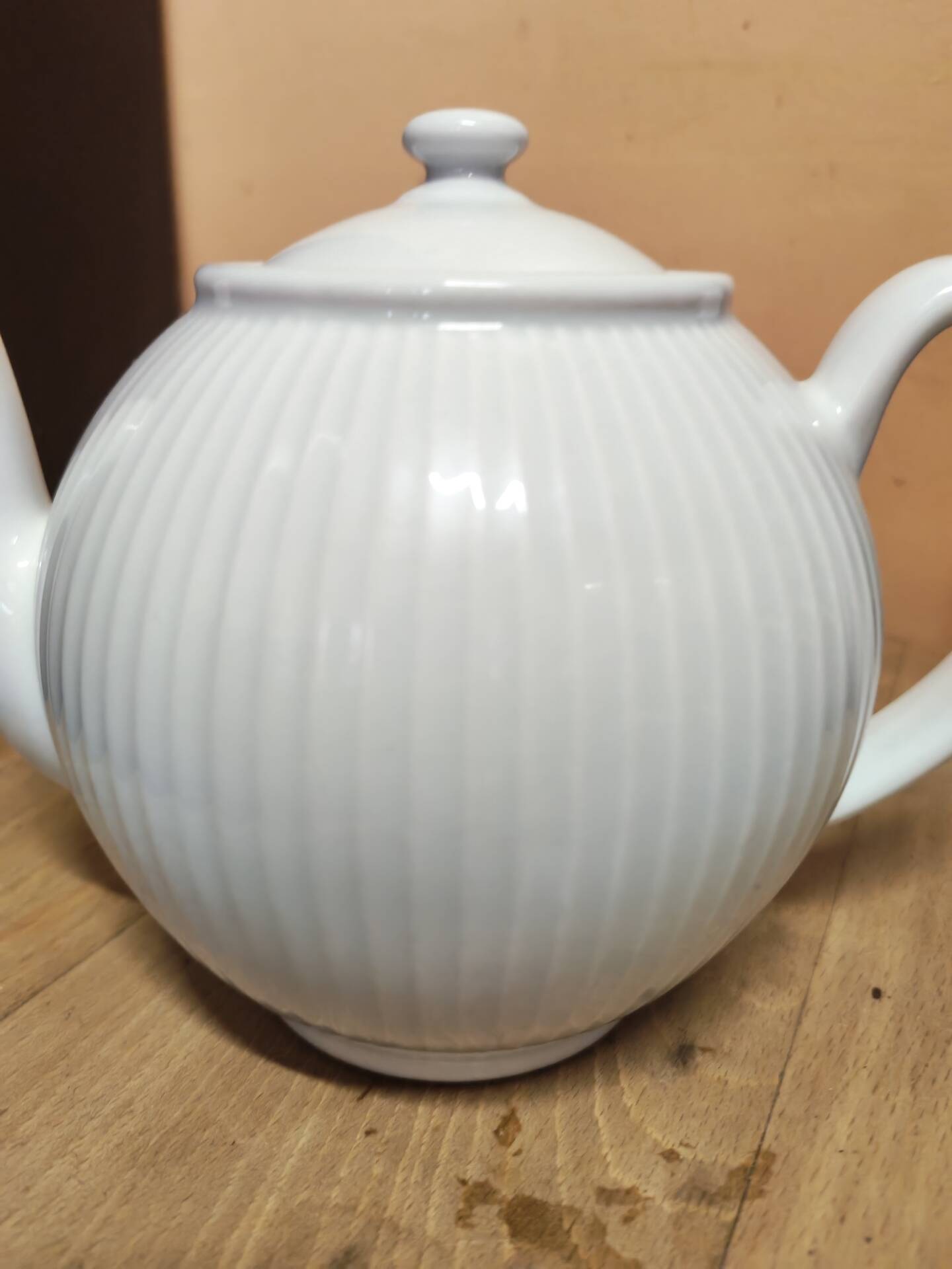 Pleated teapot Pilivuyt in white porcelain