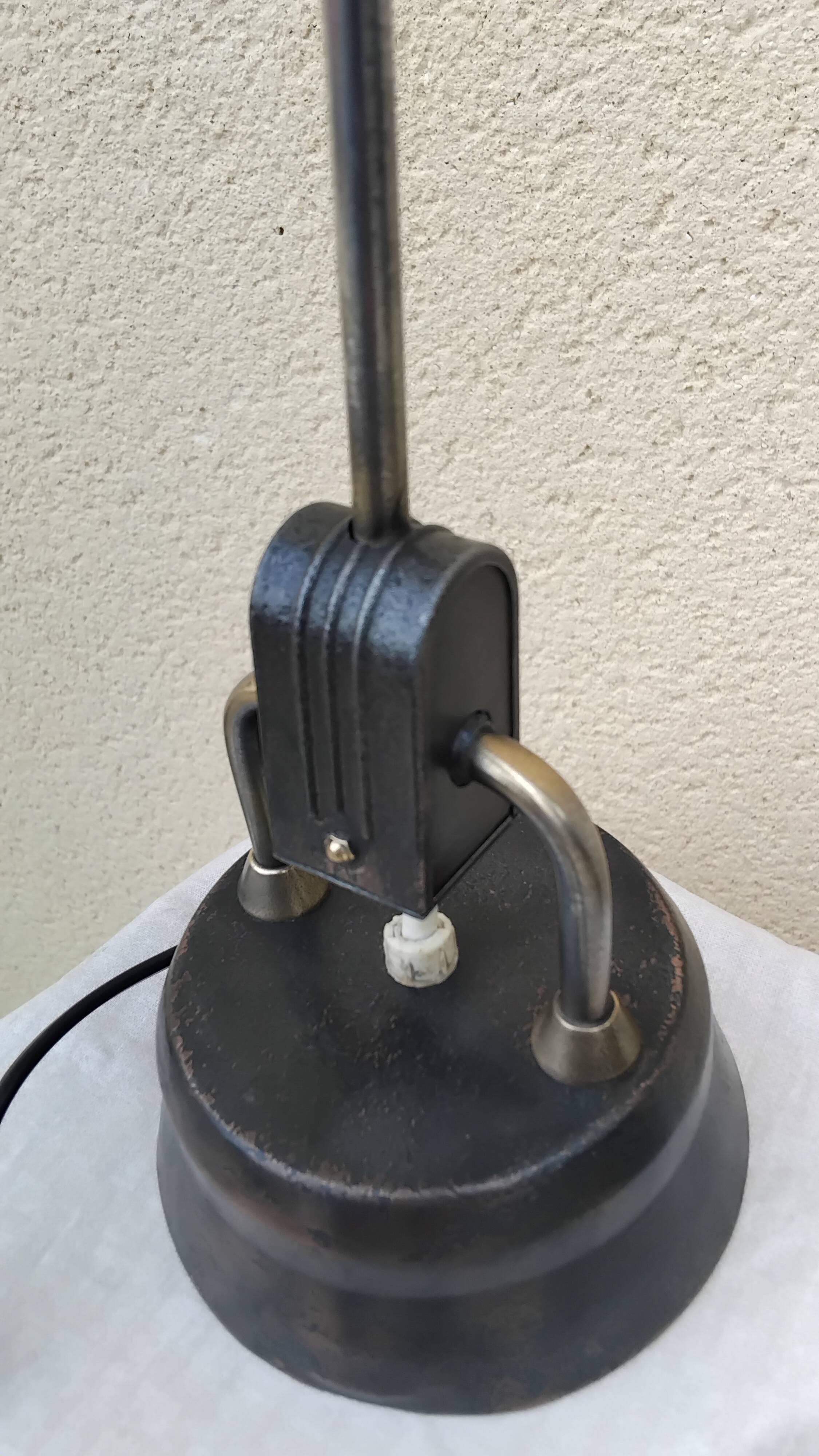 Lampe Jumo 600 design Charlotte Perriand atelier