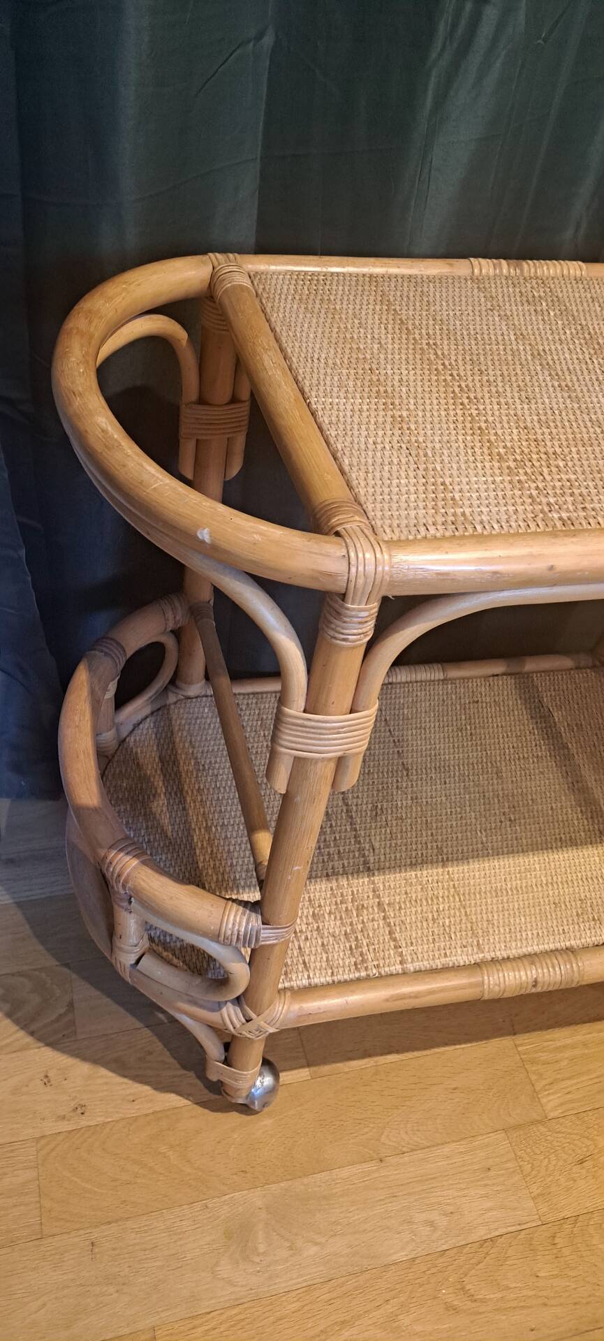 Rolling serving table rattan