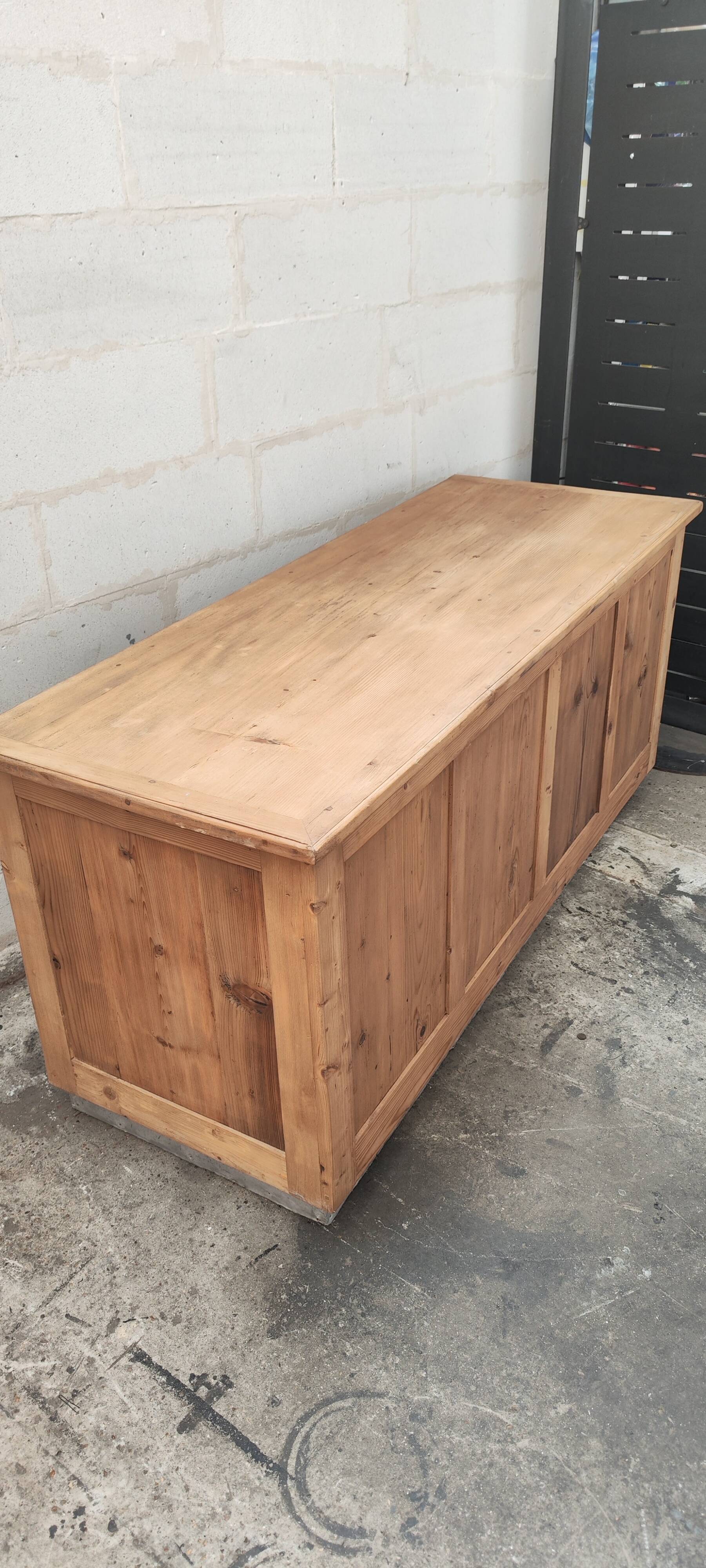 Central island bar counter in pine with two drawers