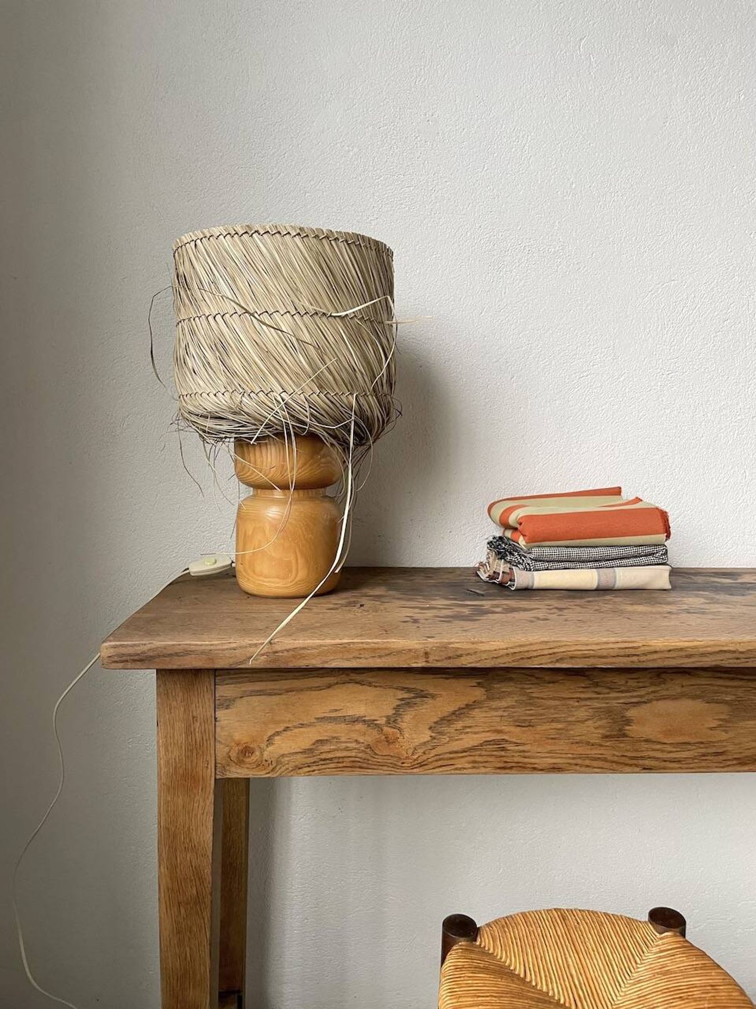 Lampe années 50 bois et paille