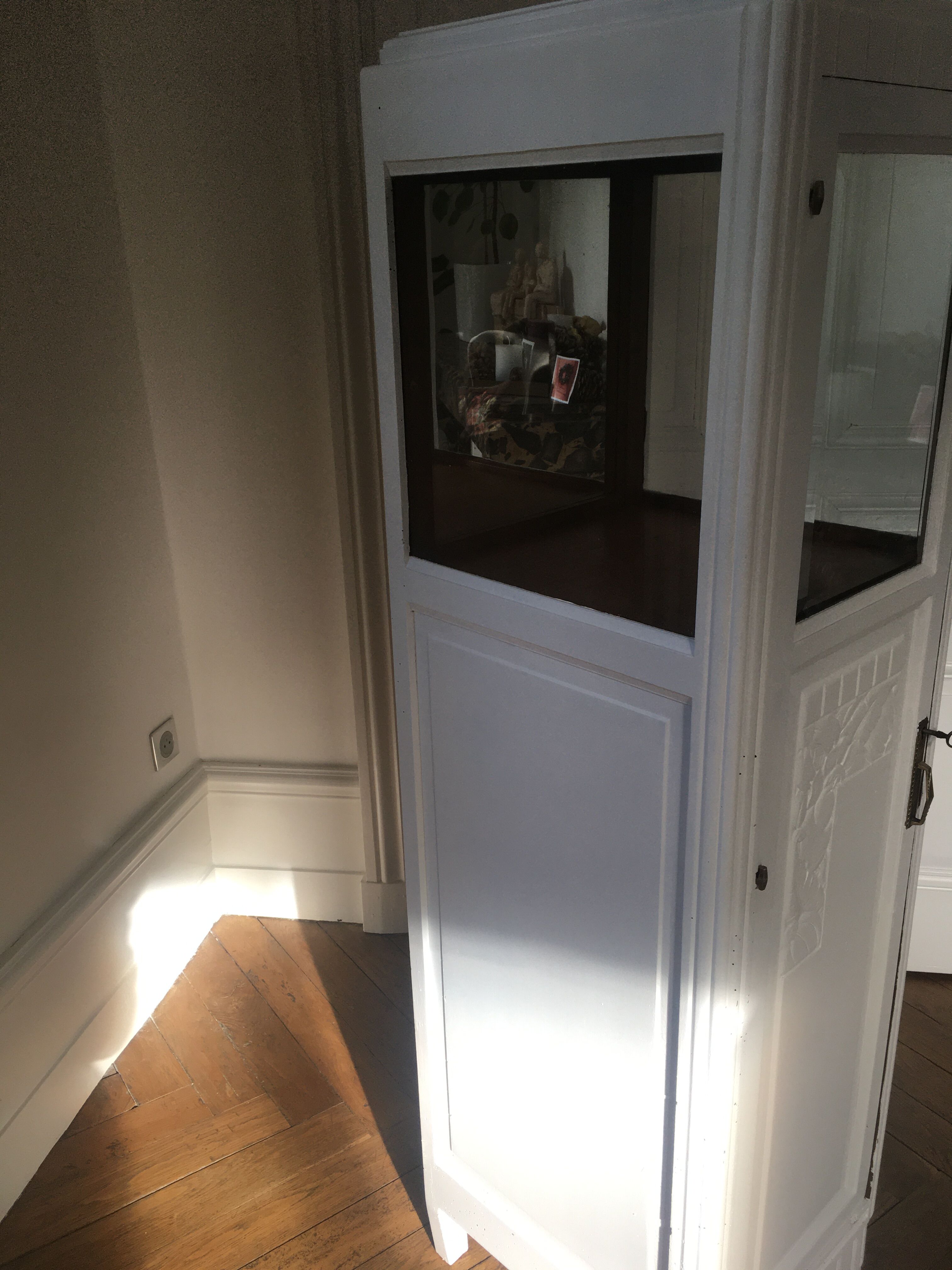Meuble colonne vitrine