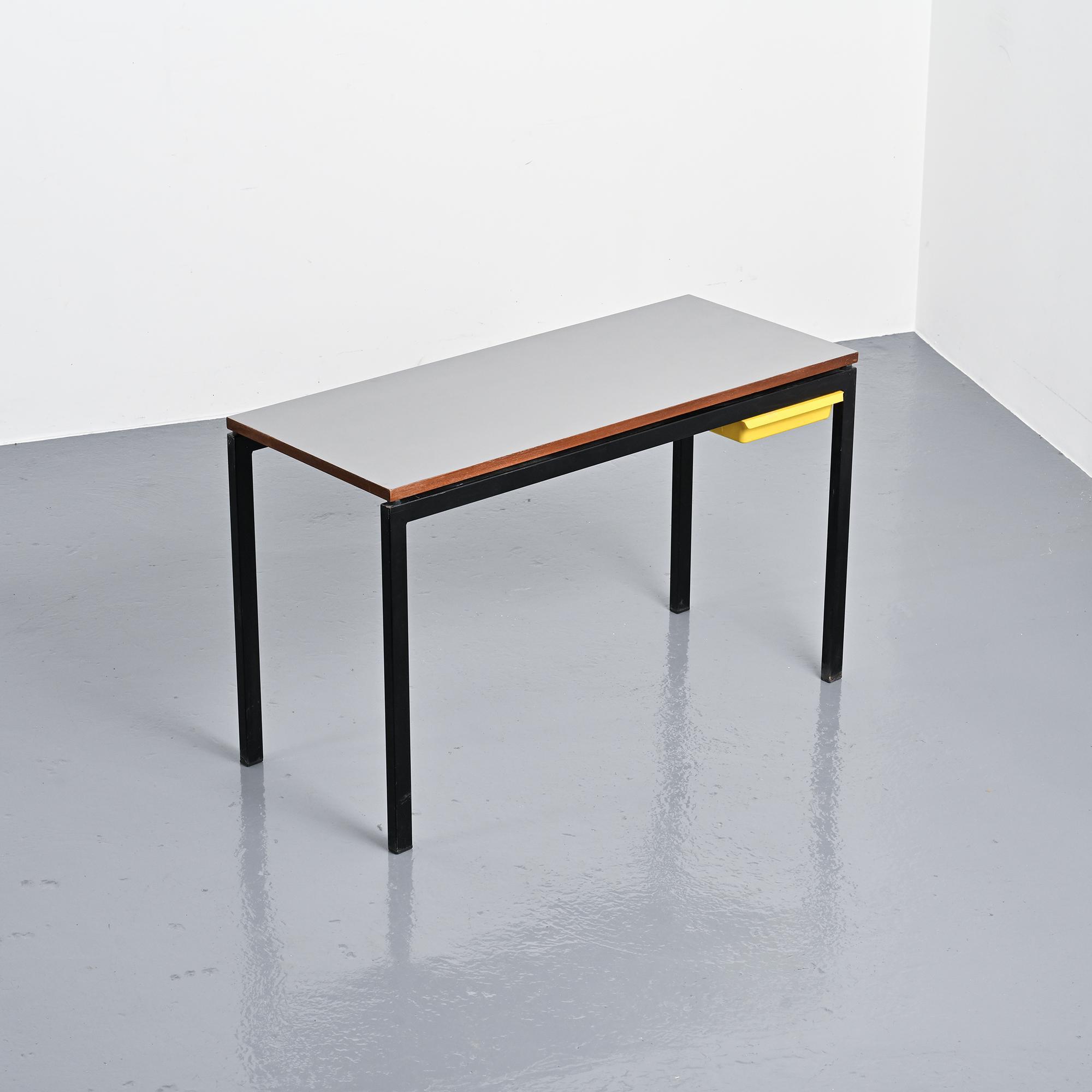 Bureau Cansado par Charlotte Perriand, circa 1962.