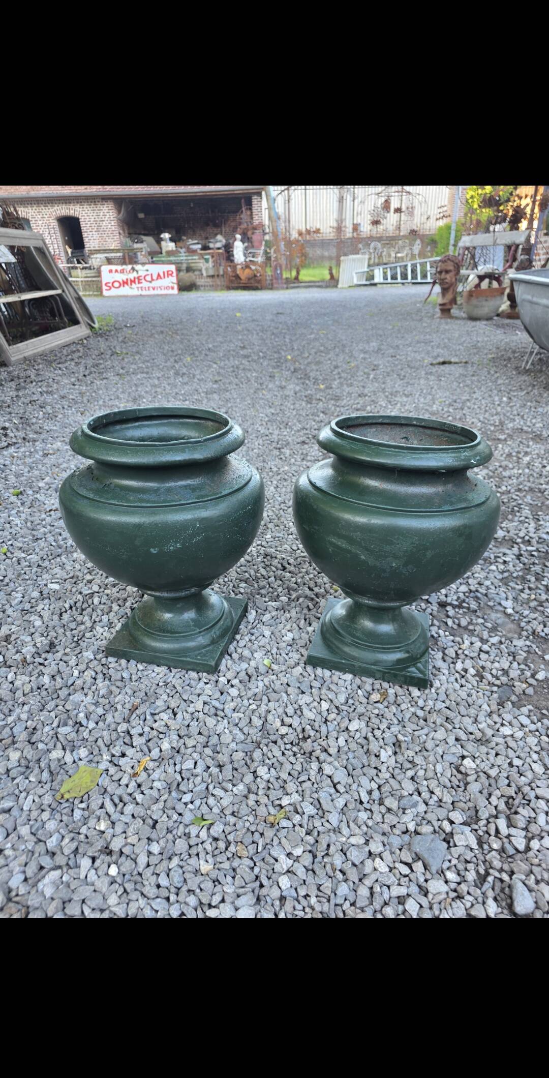 Paire de vases medicis en fonte du XIXème