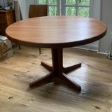 Round teak table with central leg and extension. Denmark 1960
