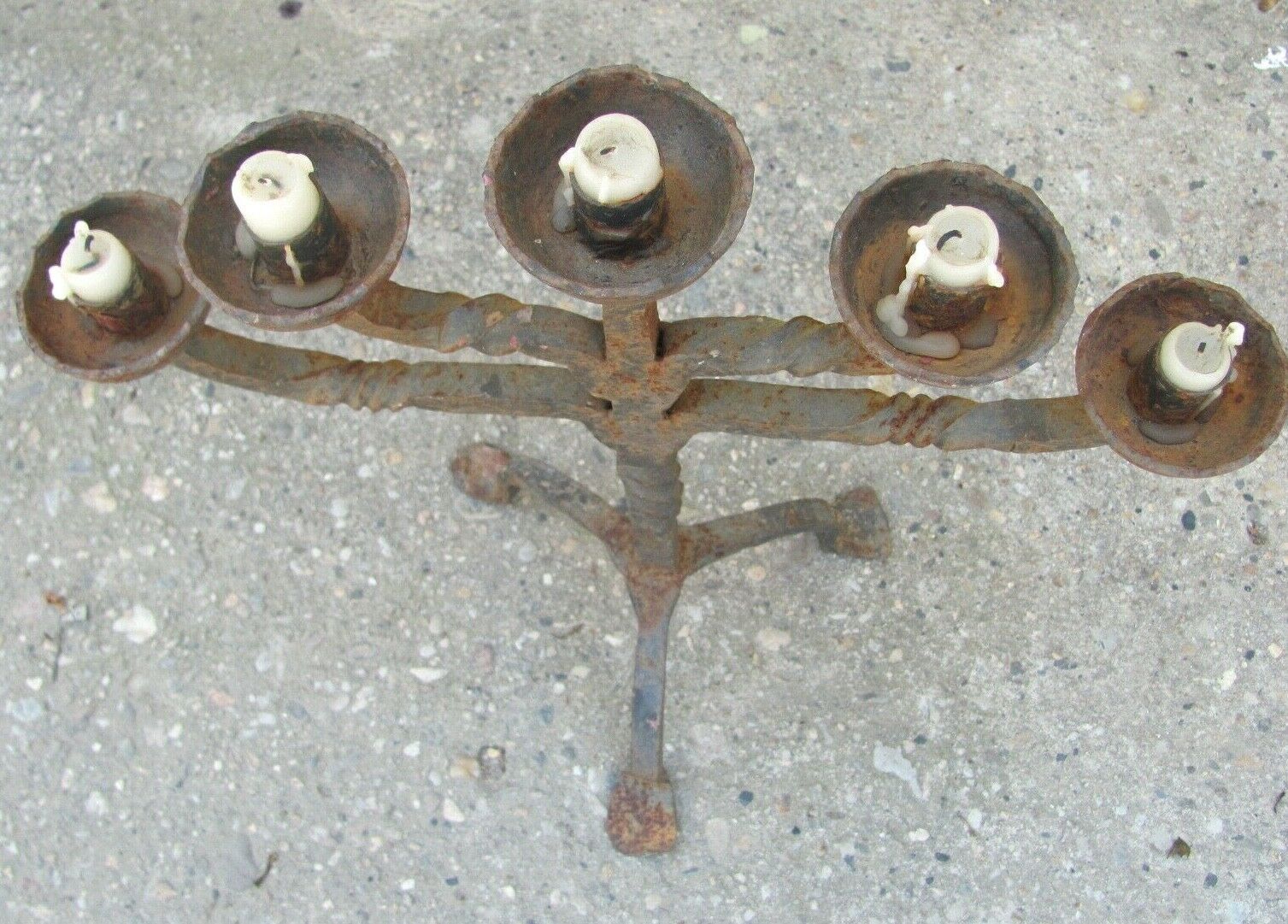 Wrought iron candlestick of castle - 5 branches aligned