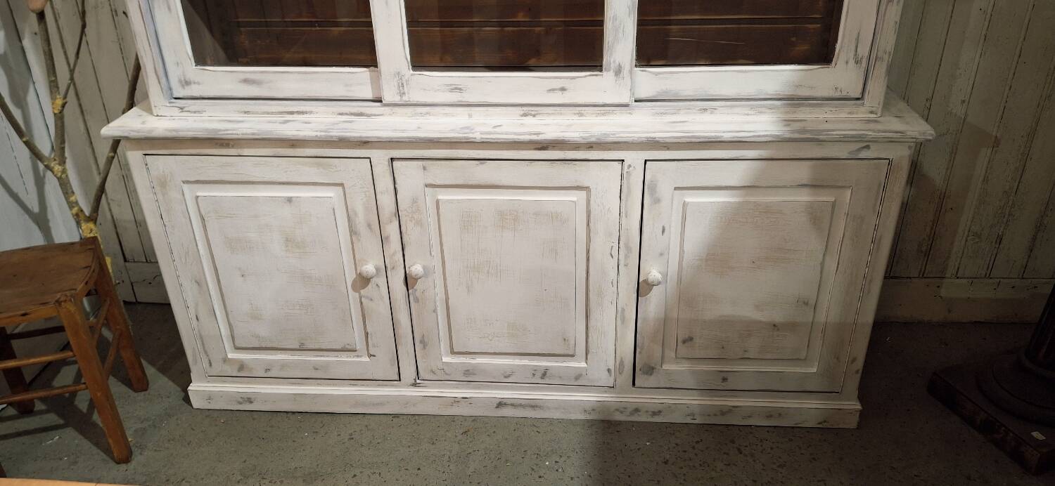 Buffet with 2 glass doors