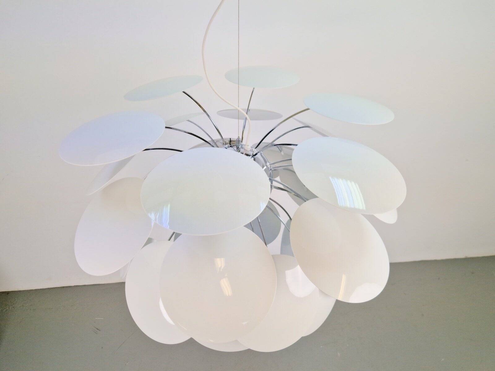 Suspension Discocó blanche par Christophe Mathieu pour Marset, années 2000.