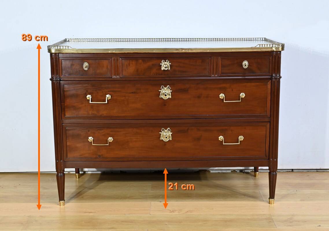 Cuban Mahogany Chest of Drawers, Louis XVI Period – 2nd Part 18th Century