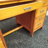 Grand bureau