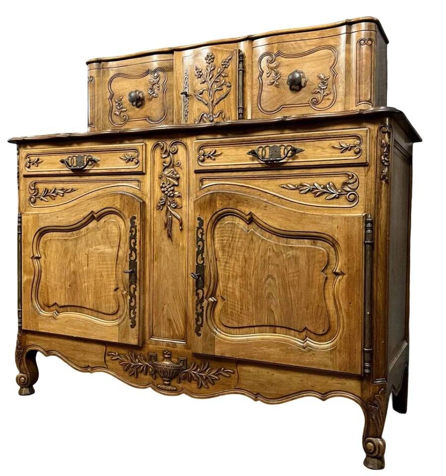 Buffet provençal a glissants style Louis XV estampillé en bois fruitier