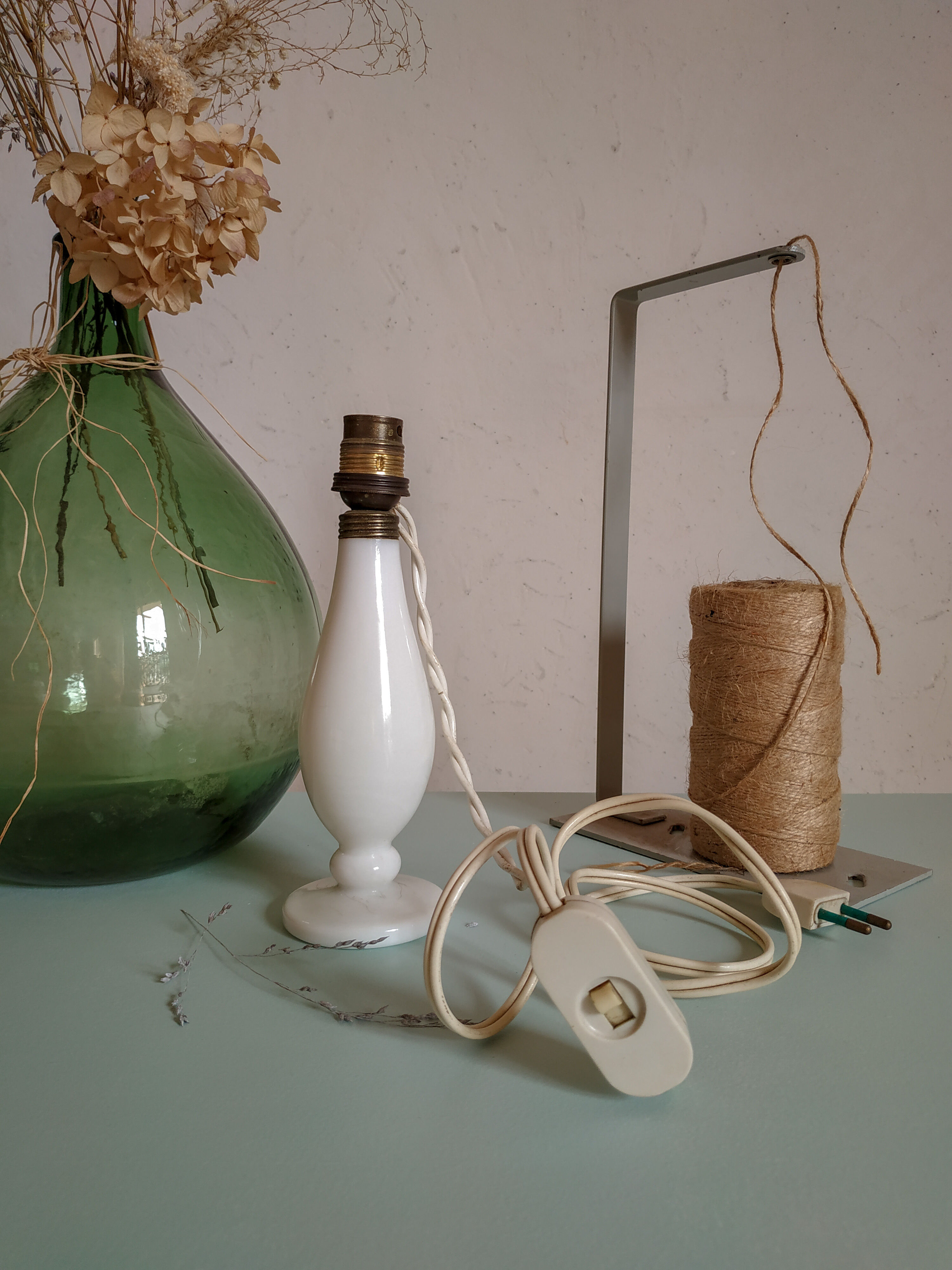 Vintage lamp foot in white opaline