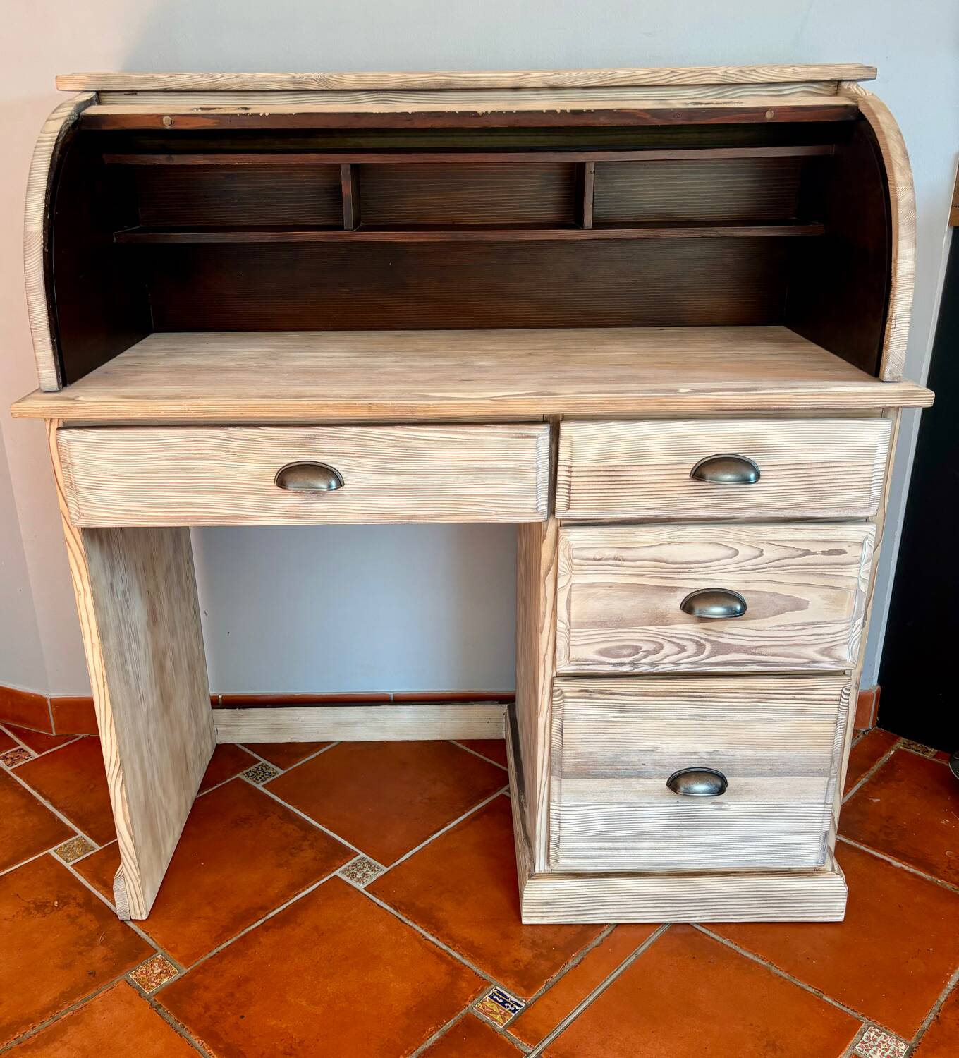 Charmant bureau en pin