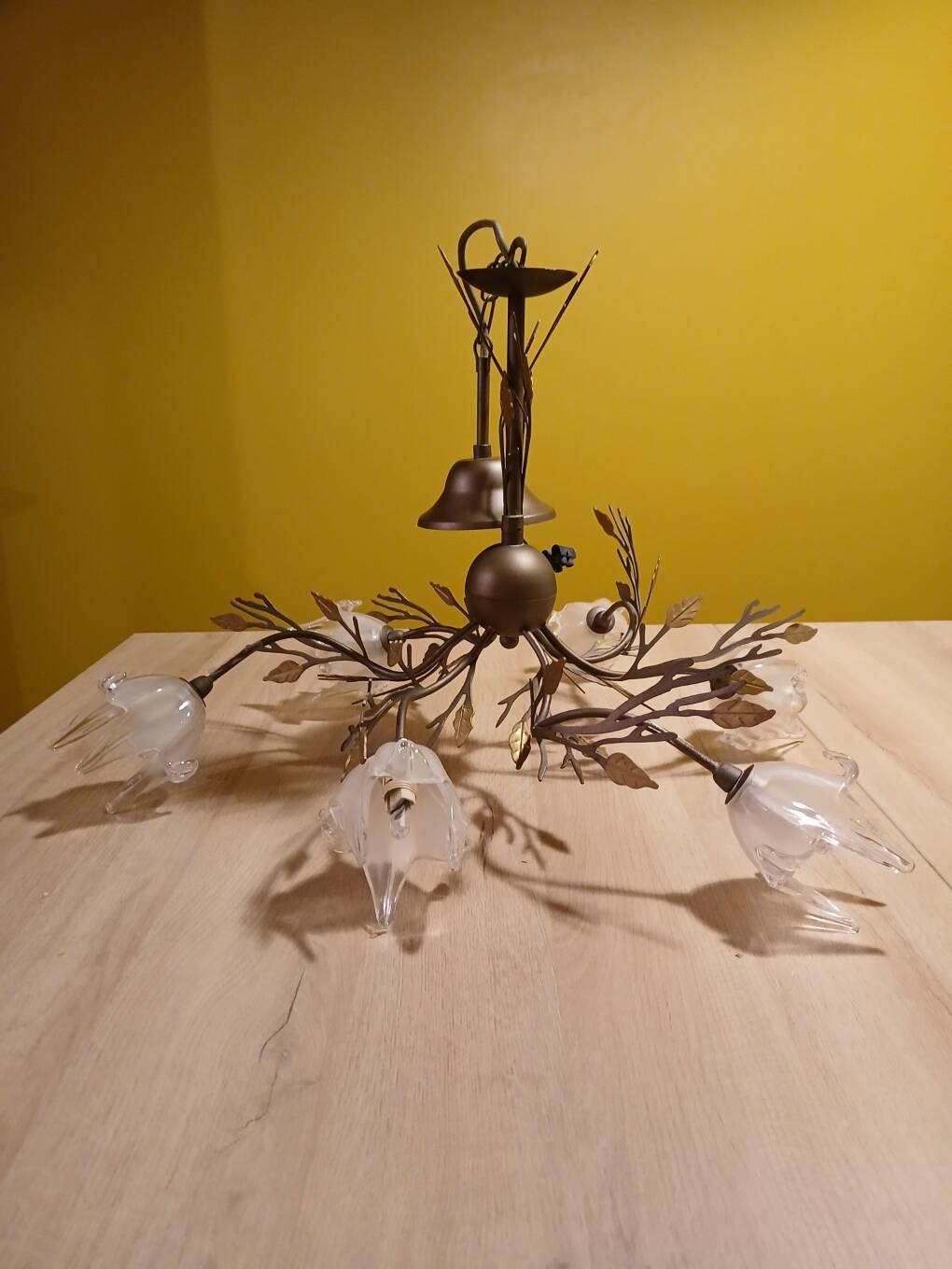 Chandelier with 6 tulips