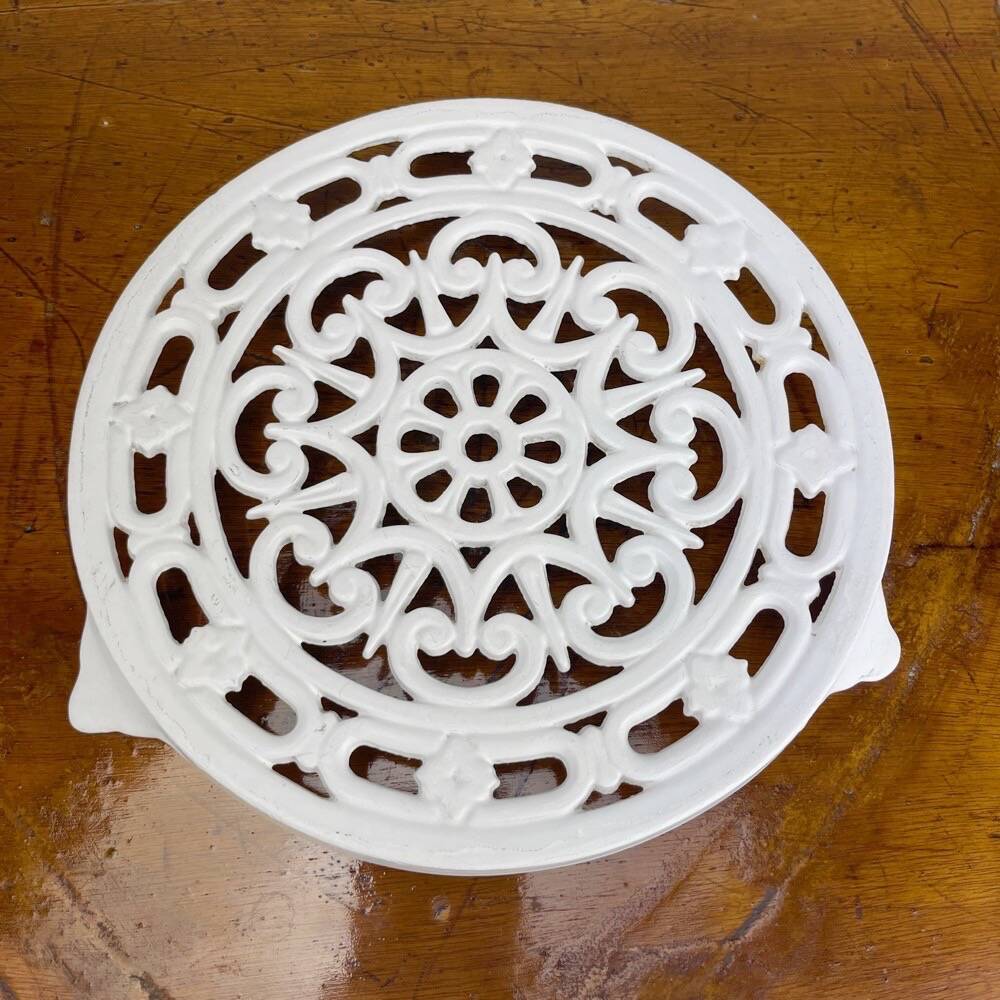 Decotec white cast iron trivet