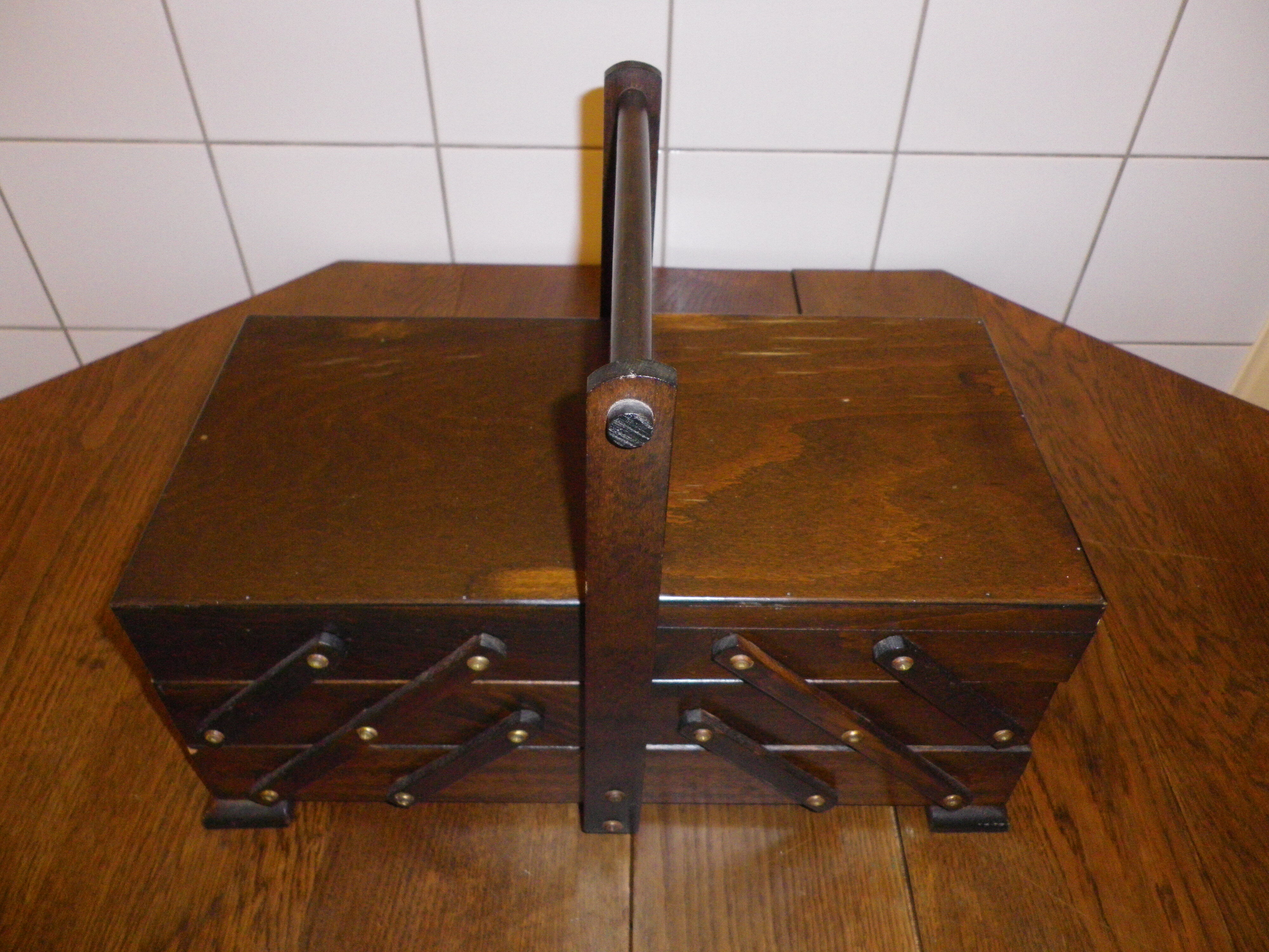 Wooden sewing box to lay from the 1960s/70s