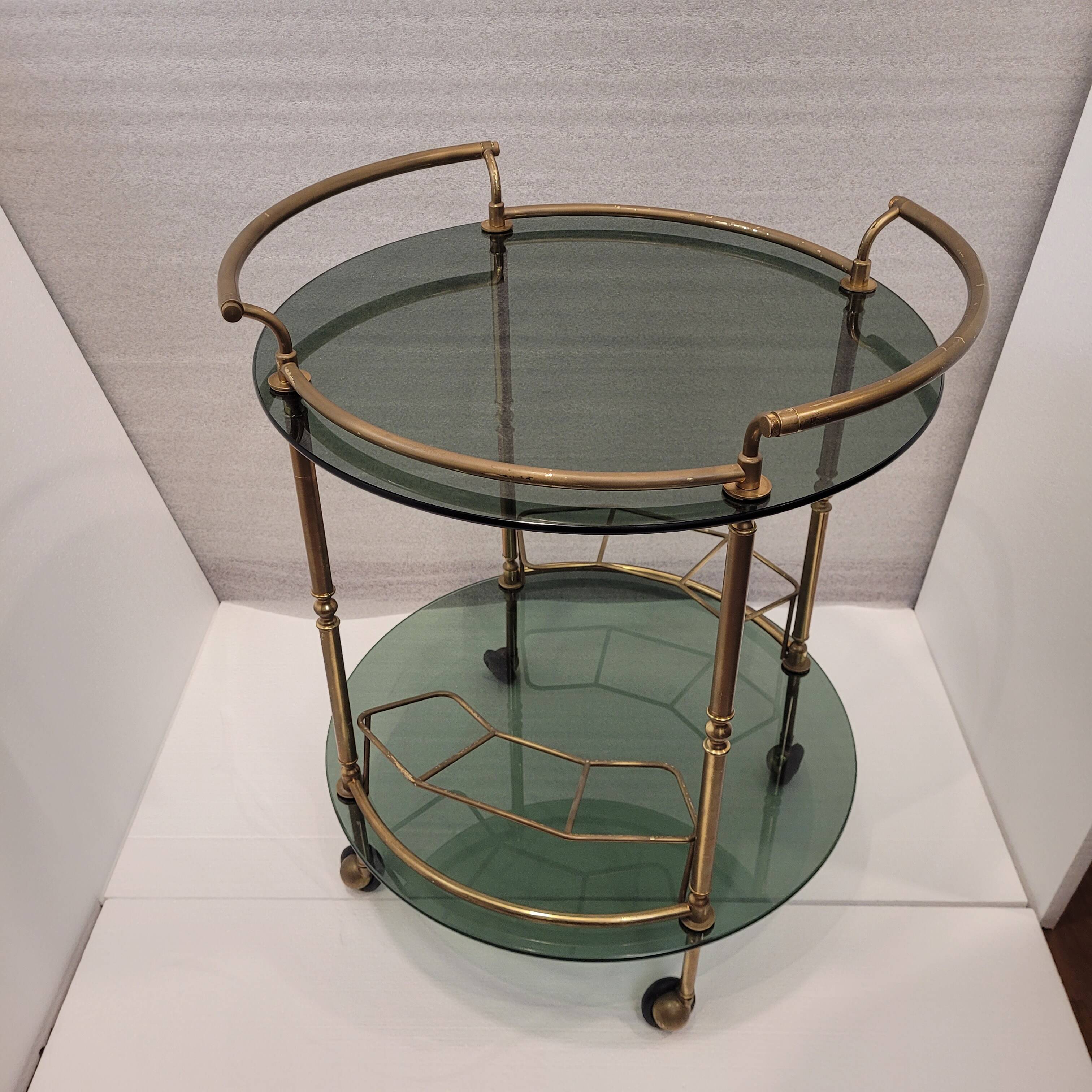 Auxiliary table / Barcart / Camarera Mid-century, Latón golden and crystal ahumado, 70's – Italia