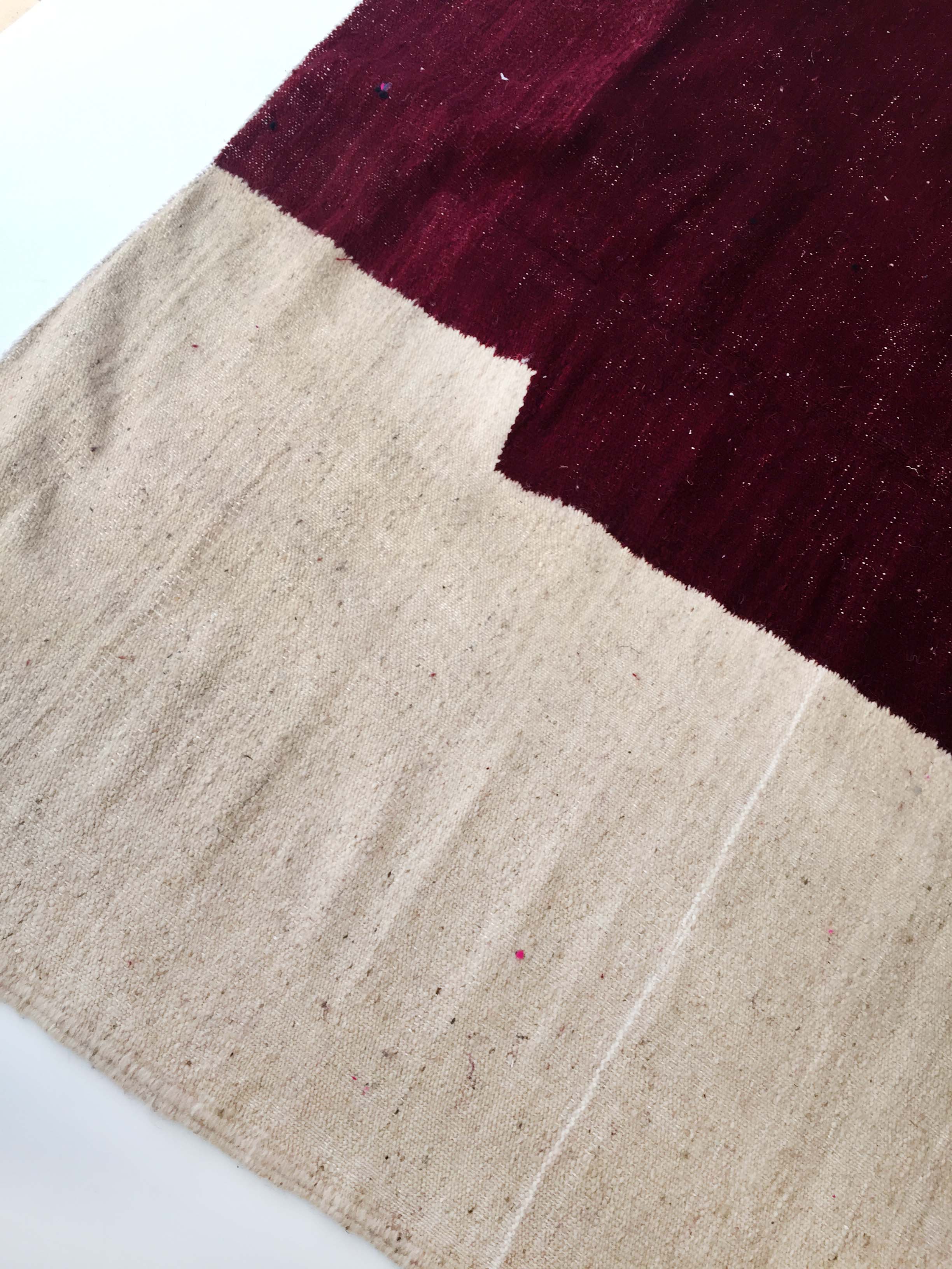 Unbleached Moroccan Berber Kilim carpet with colored flats 308x190cm