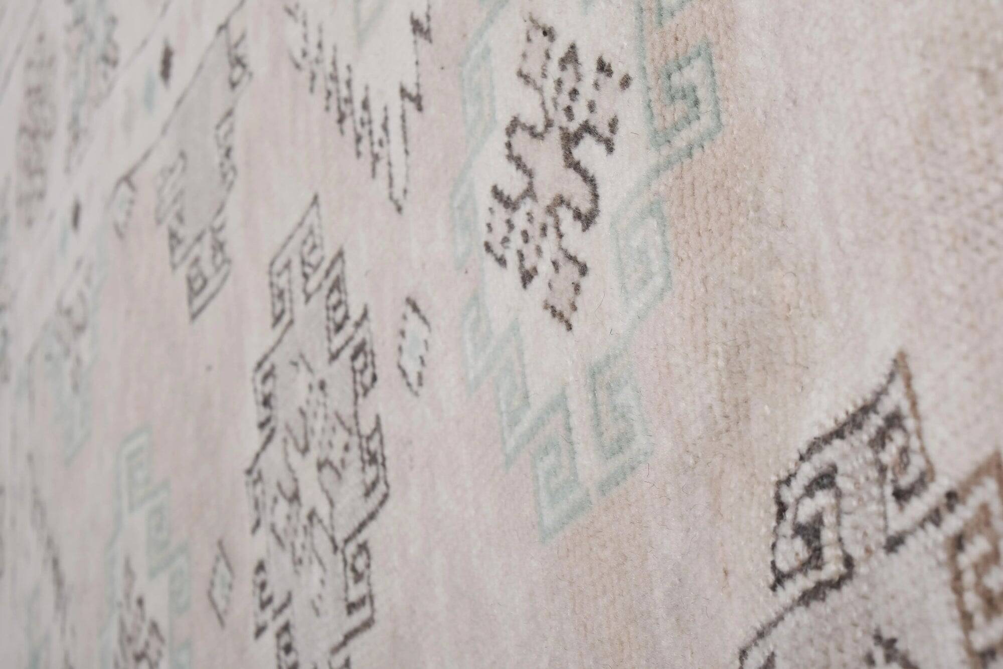 Vintage Turkish rug handmade 199x251 cm