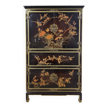 Cabinet vintage en laque chinoise rouge et dorée, décor de fleurs et d'oiseaux