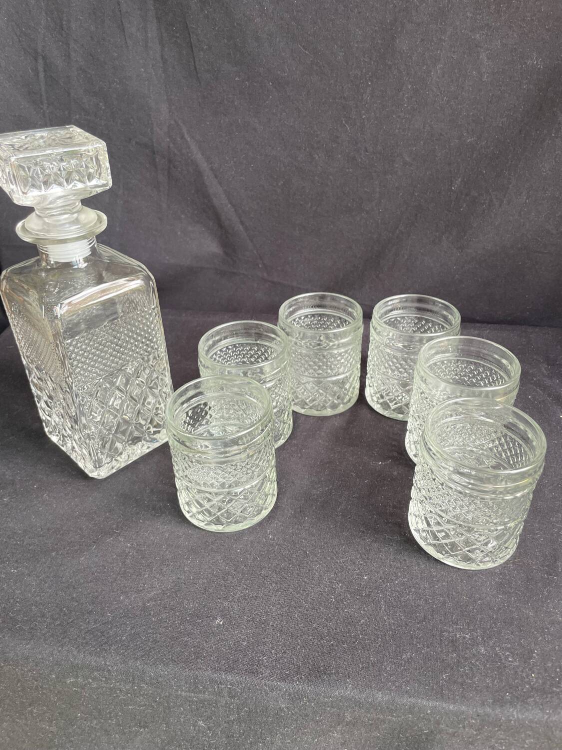 Chiseled glass whiskey service carafe and 6 Italian glasses