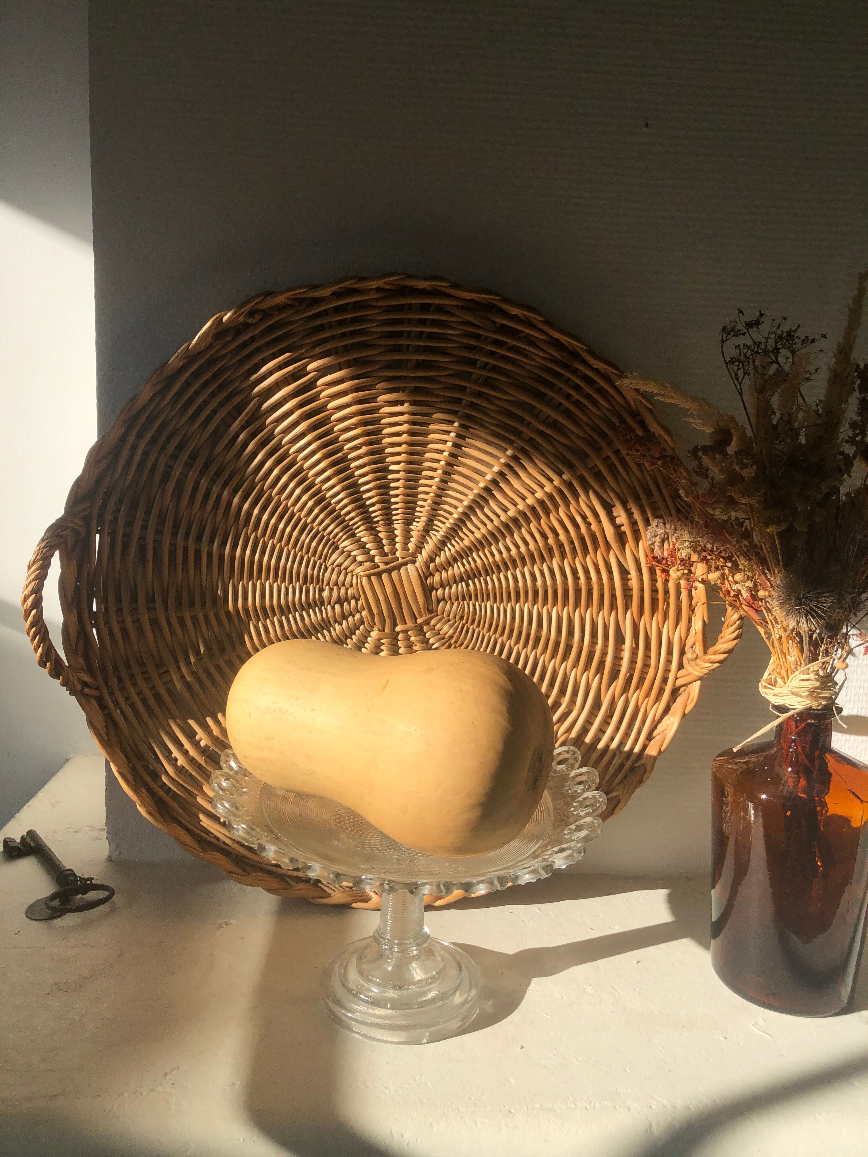 Moulded glass compotier