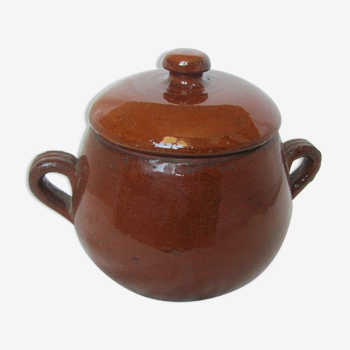 Terracotta pot, traditional folk art south of France