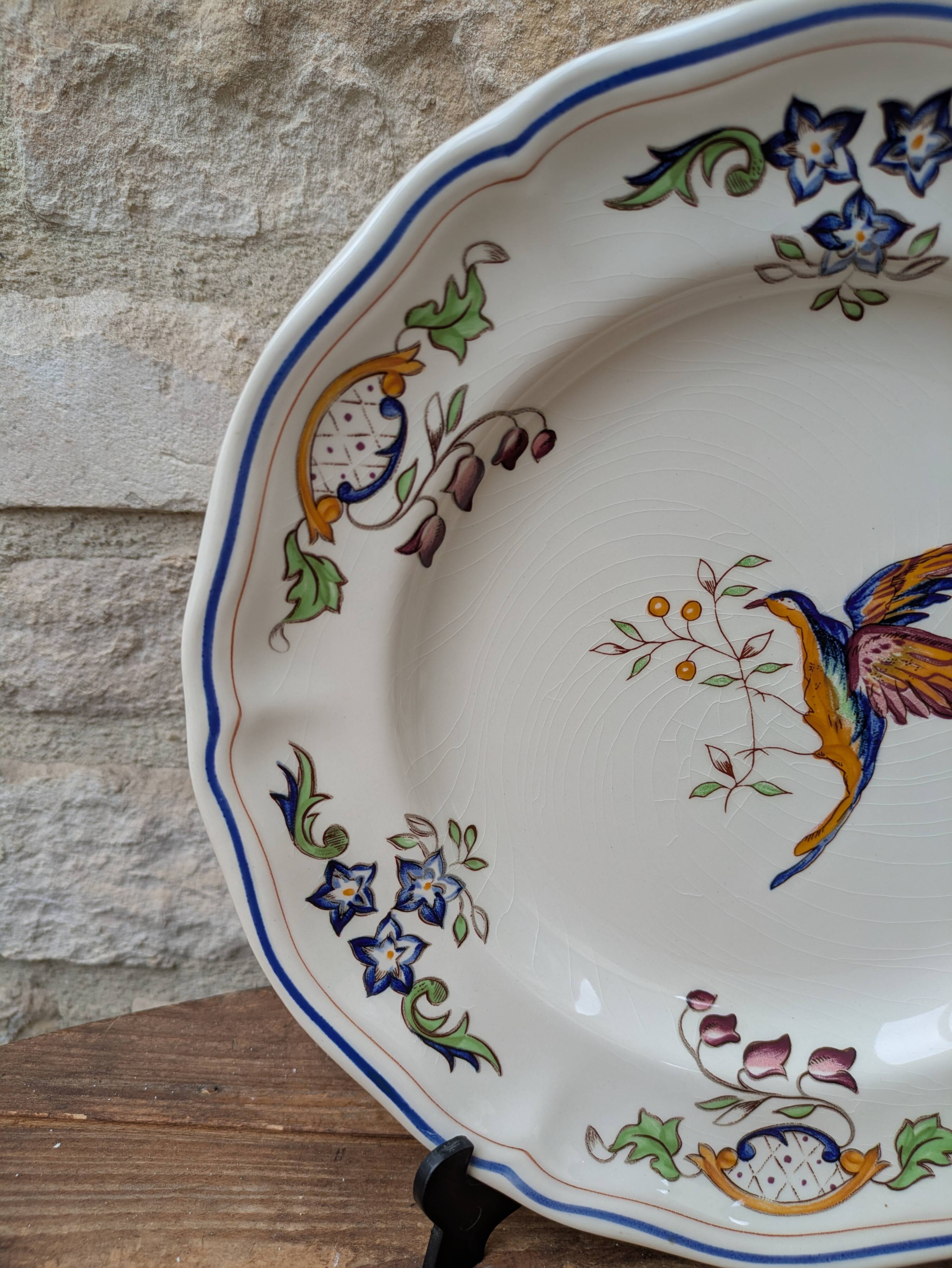 Vintage Longchamp plate handmade with bird and flower decoration, 25.5cm.
