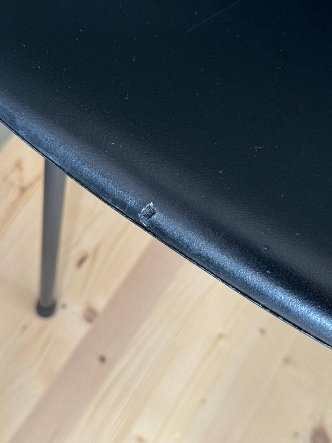 Metal chair and black faux leather, 1950s.