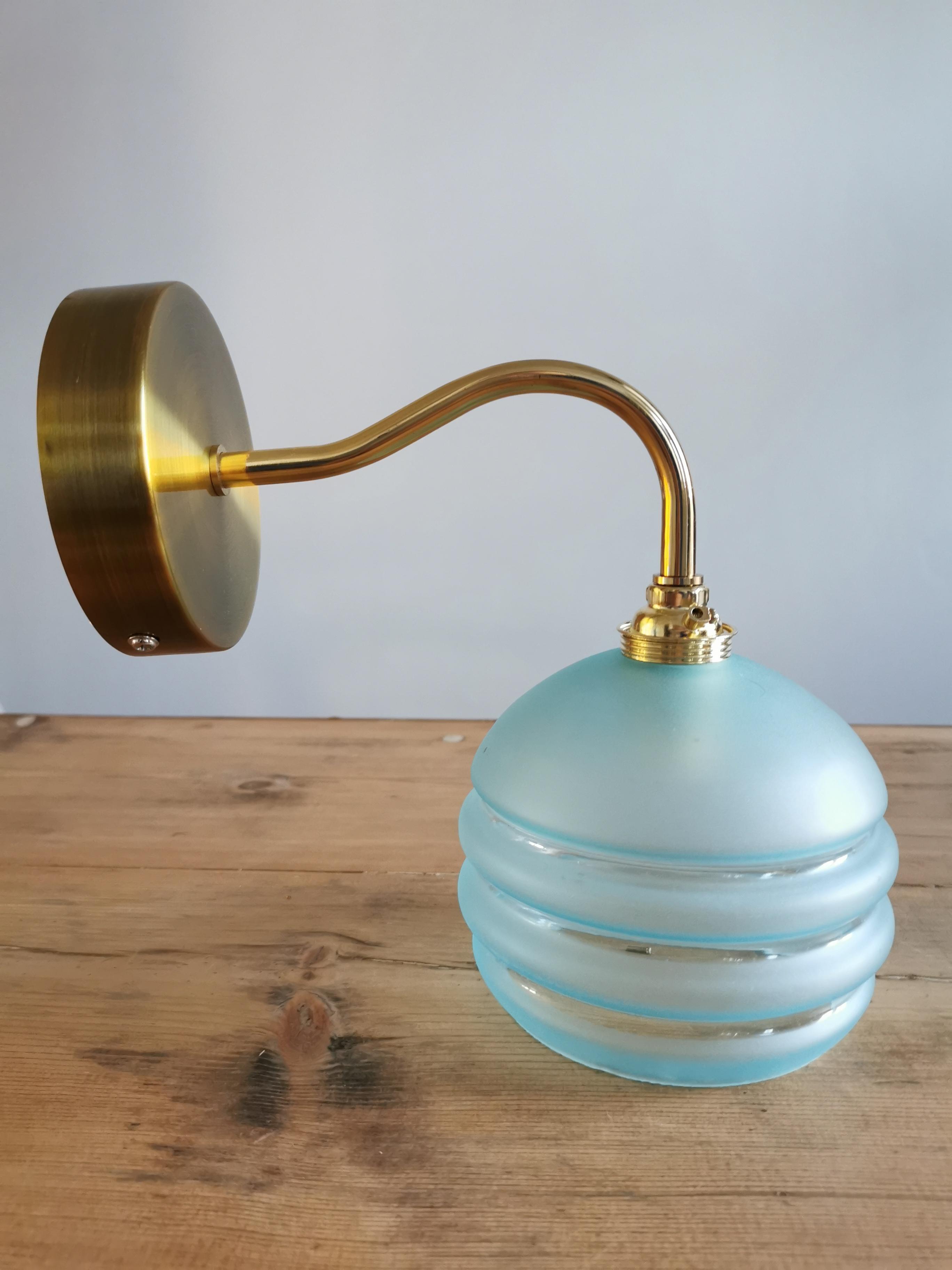 Applique globe vintage en verre dépoli bleu