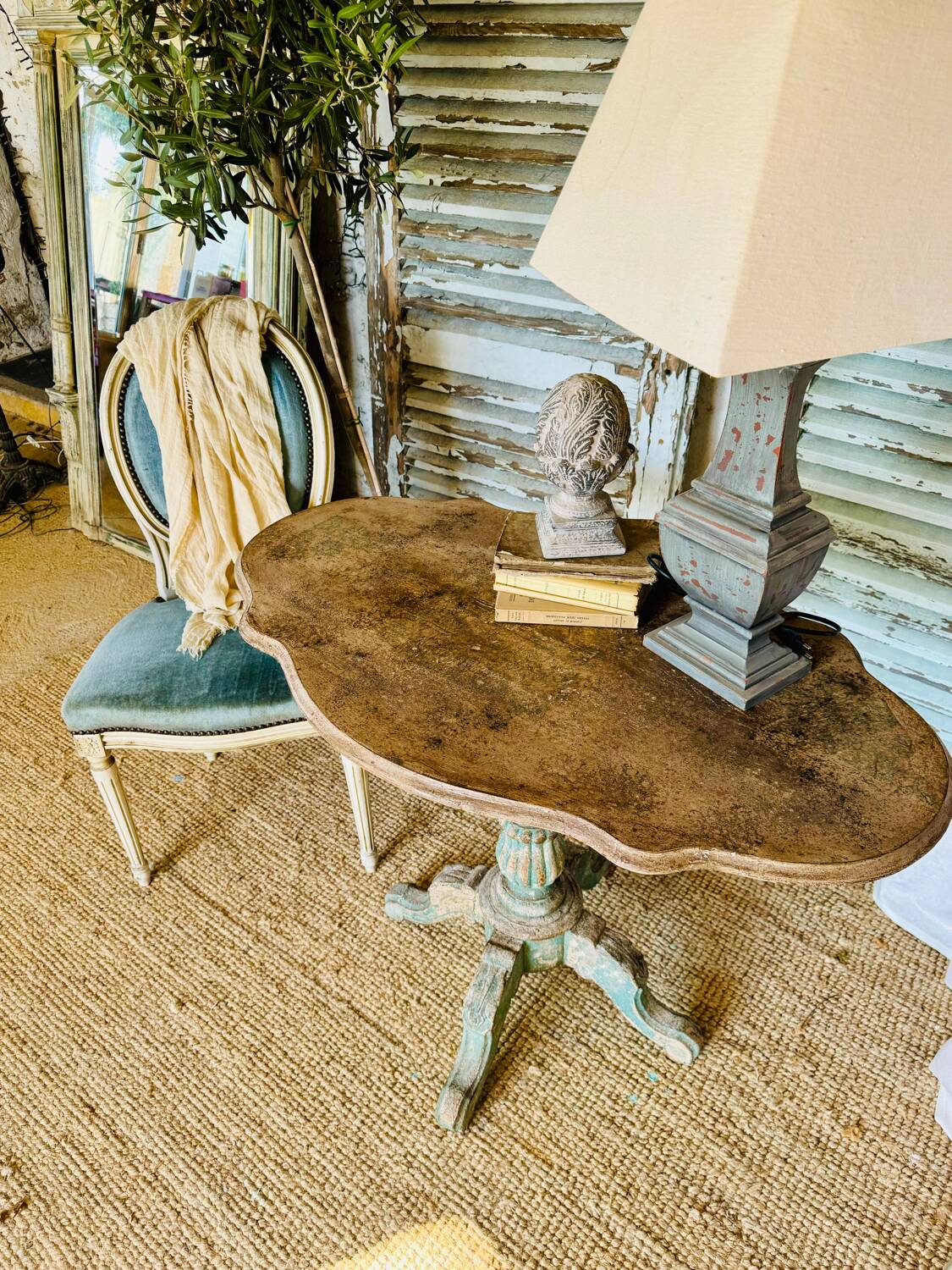Travel pedestal table