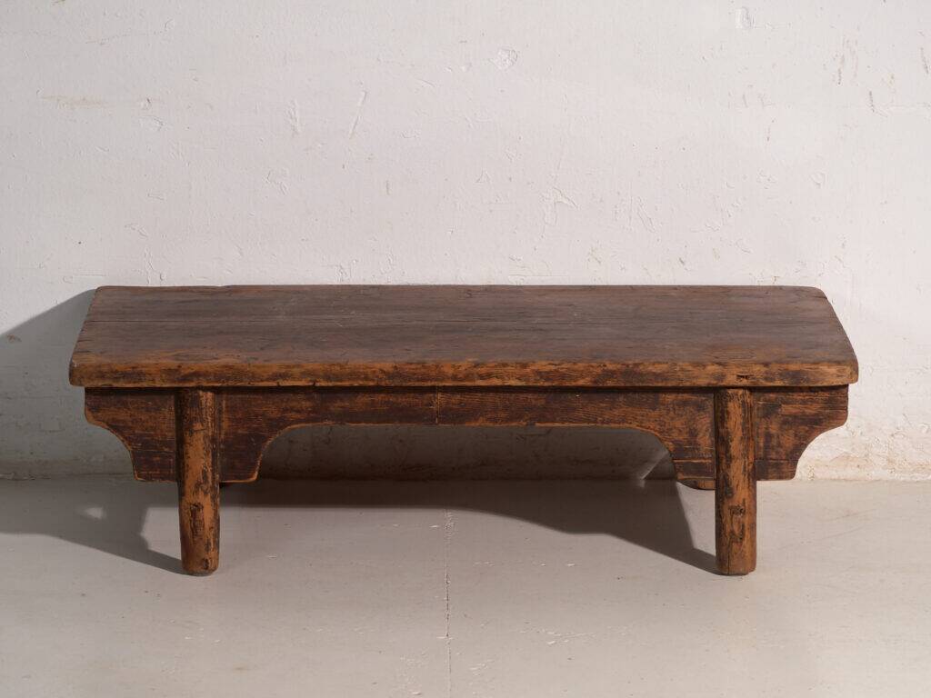 Table basse kang ancienne en bois d’orme – Chine, vers 1900