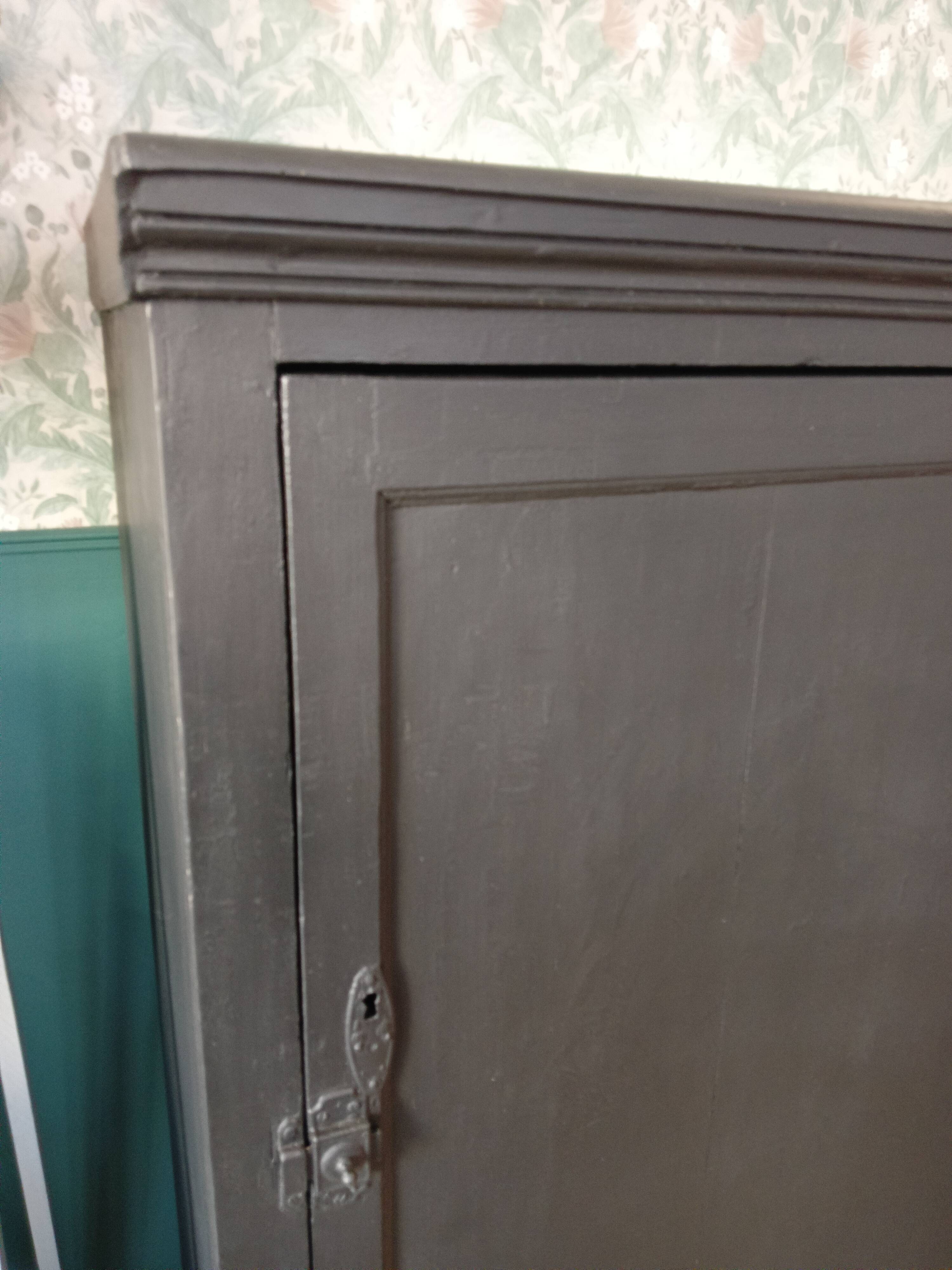 Parisian wardrobe revisited in black