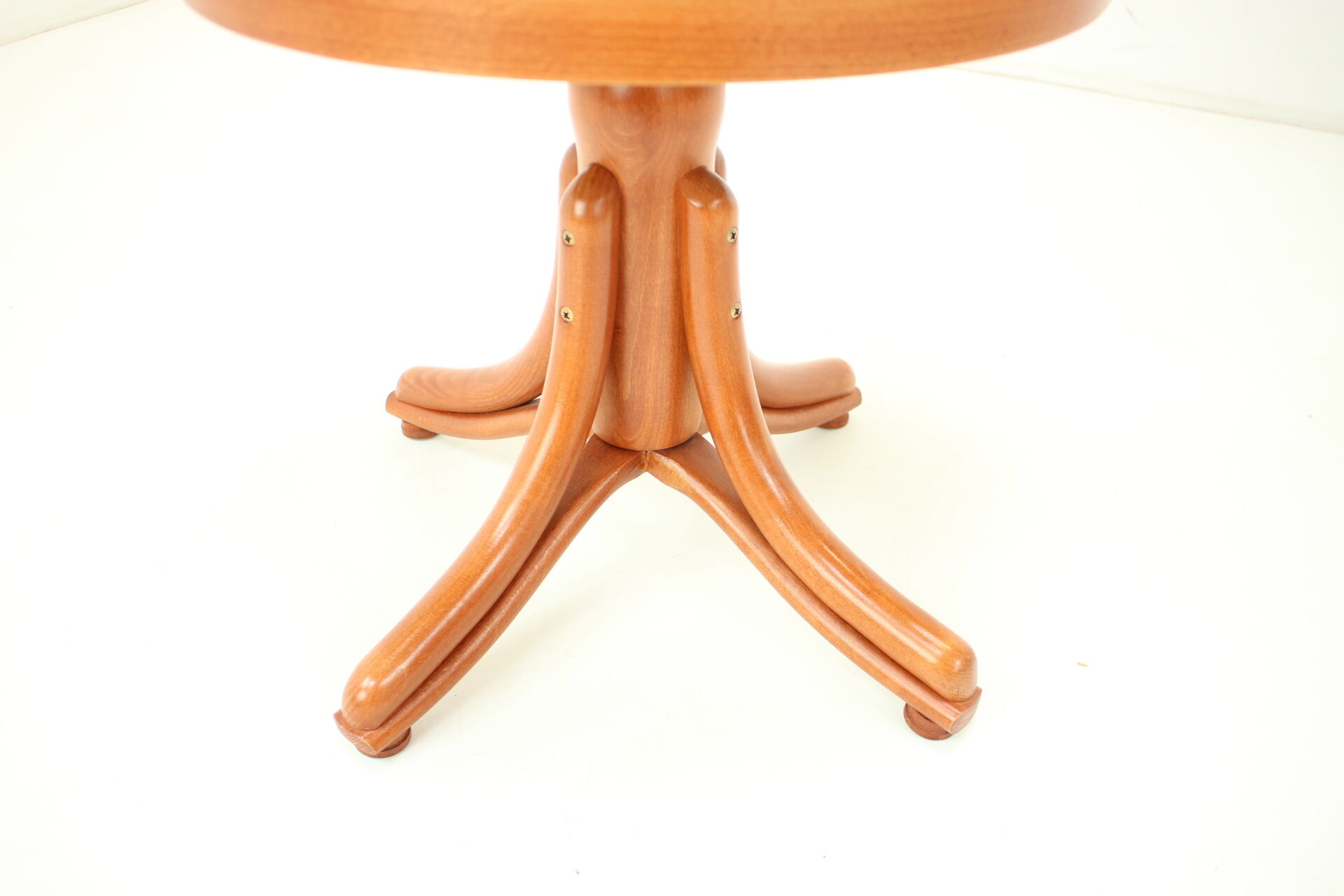 Chaise pivotante réglable en hauteur par Ton
