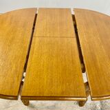 Round table in solid wood