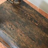 Tabouret tripode brutaliste