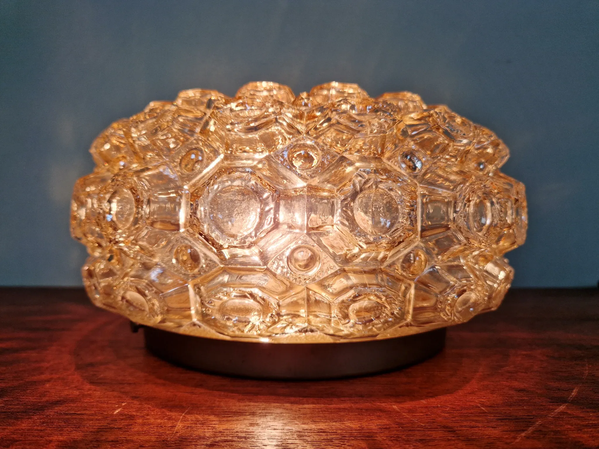 Amber glass honeycomb ceiling light, design by Helena Tynell, 1970.