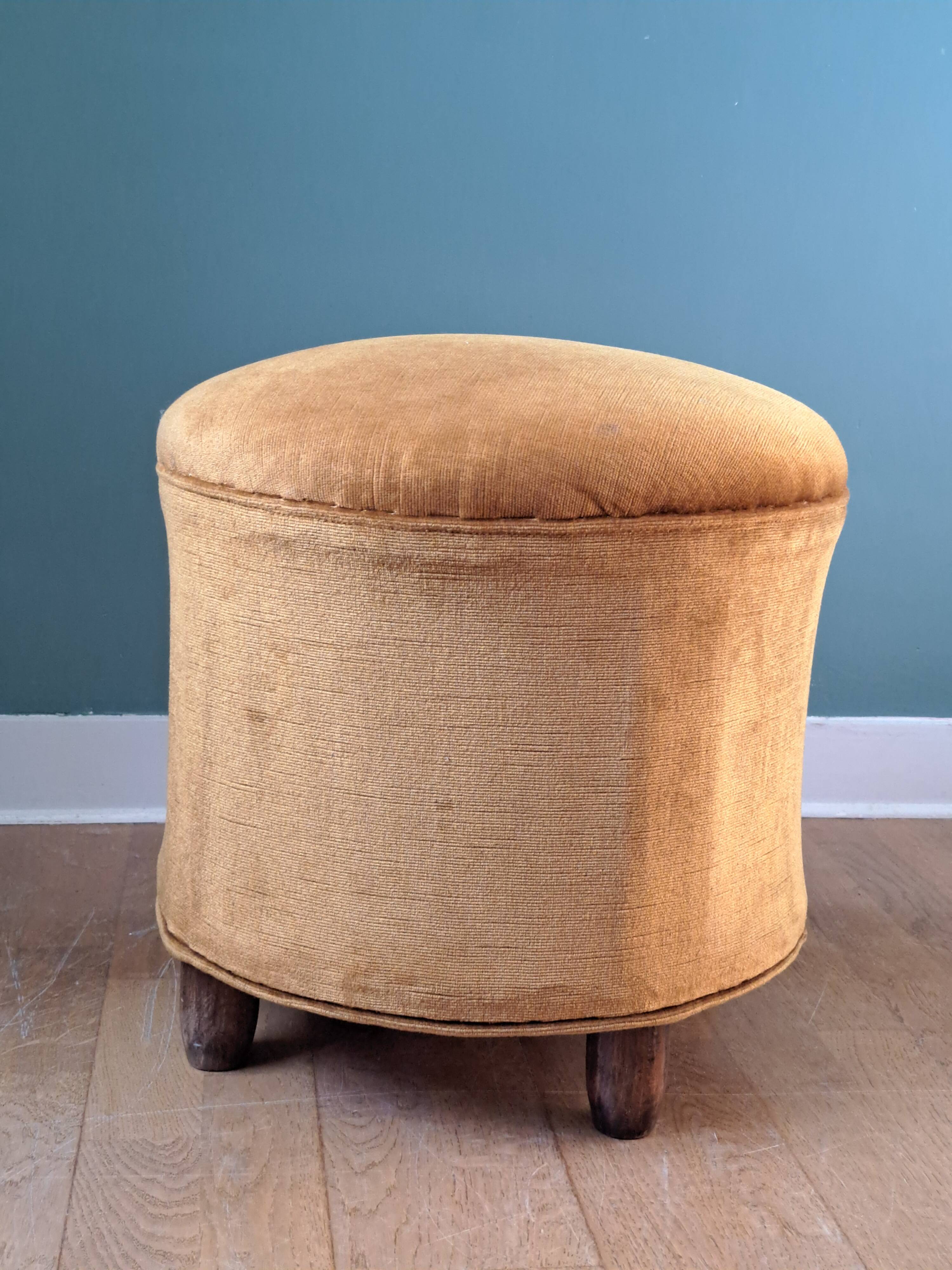 Golden velvet pouf
