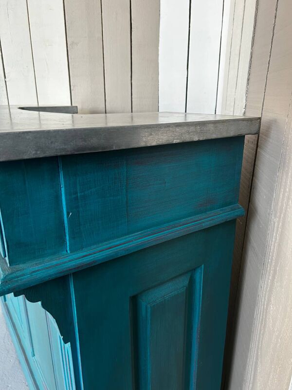 Ancien comptoir de commerce en bois avec plateau en zinc