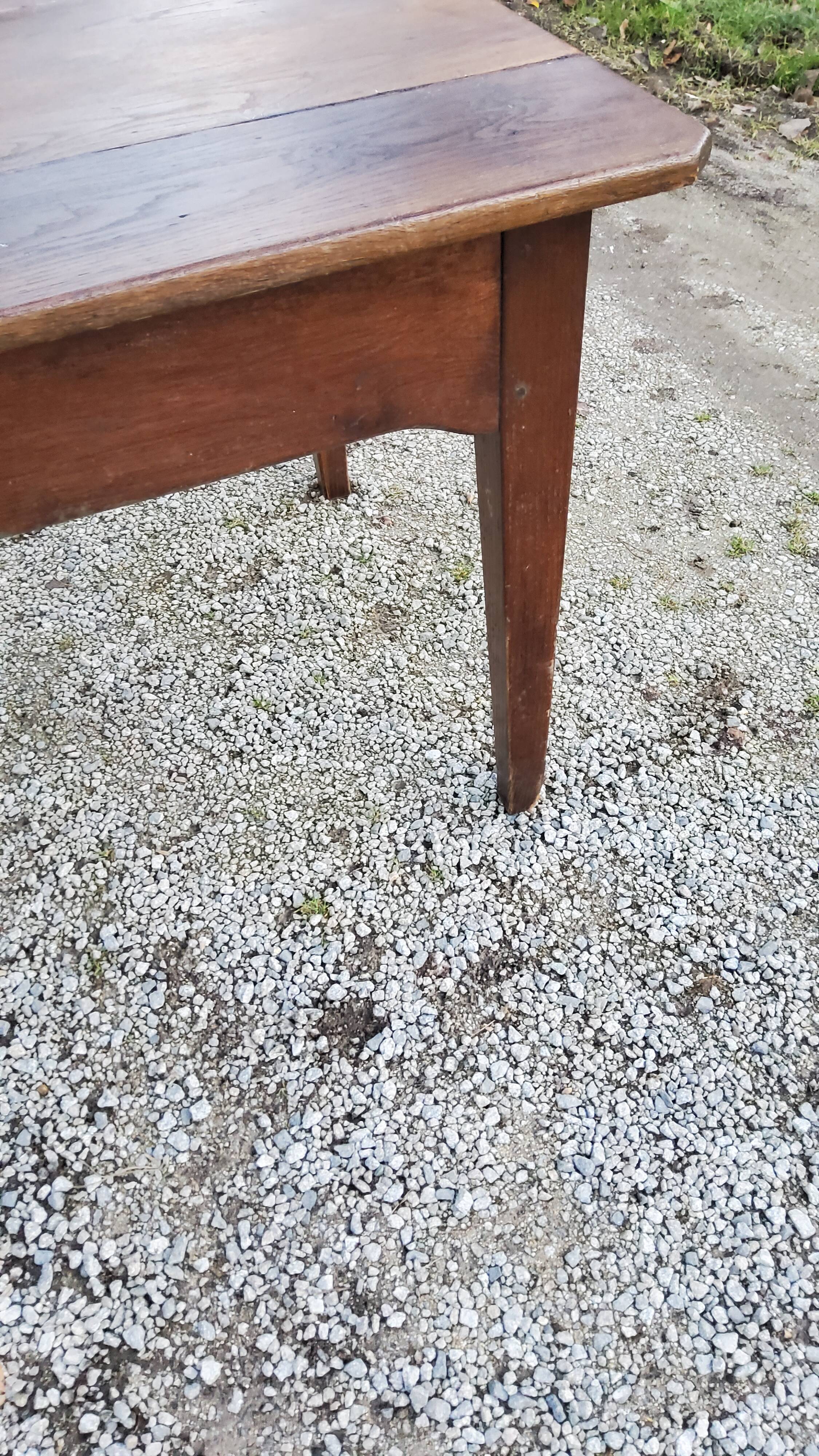 Farmhouse table in oak spindle legs nineteenth century
