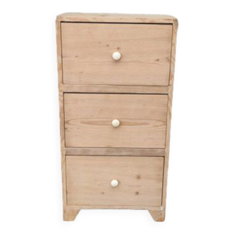 Shallow chest of drawers