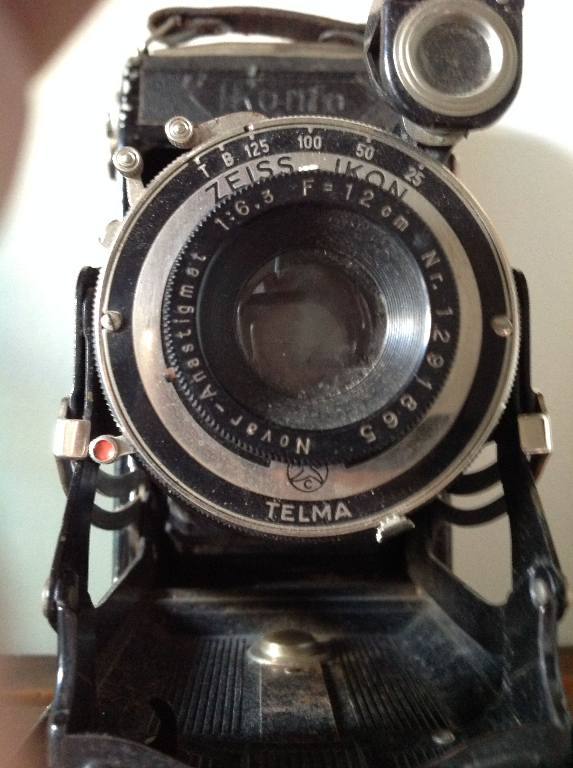 Zeiss Ikon bellows camera with its saddlebag