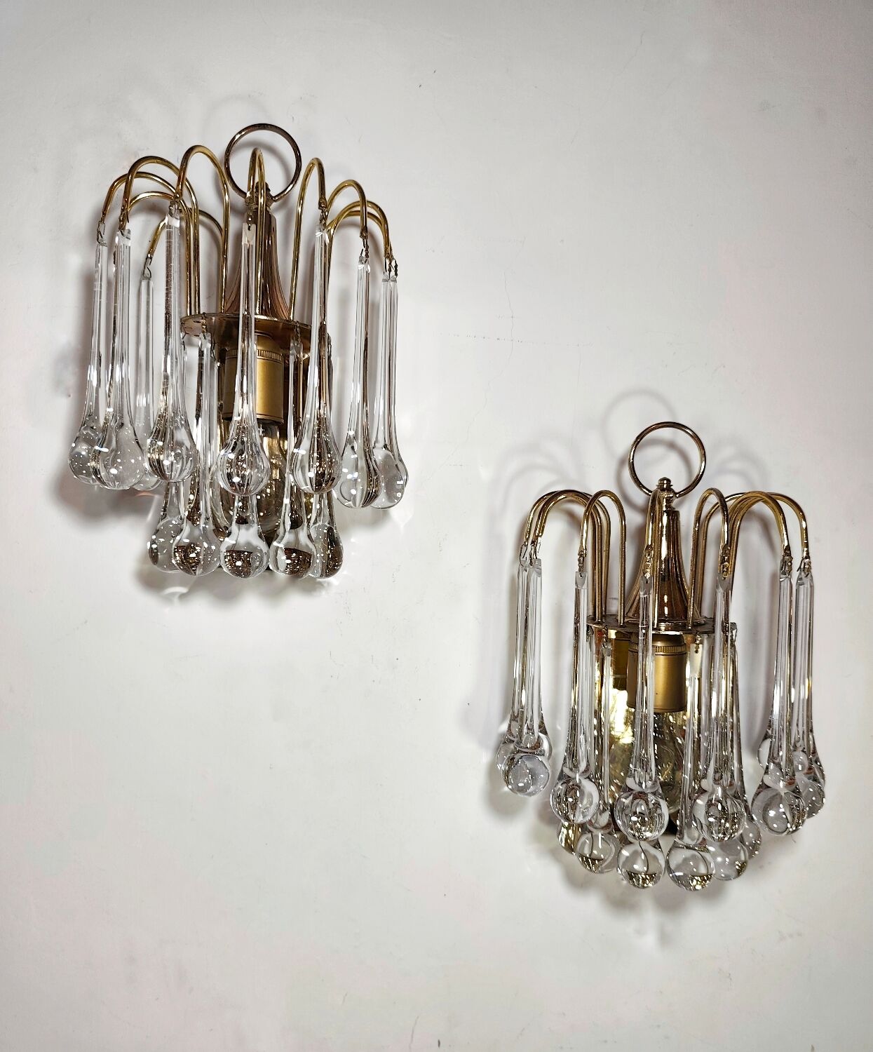 Par de lámparas de cristales. Italia, 1970s.