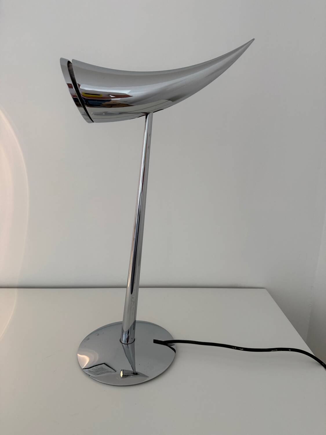 Ara table lamp, designer Philippe Starck, Prod. Flos Italy 1988.